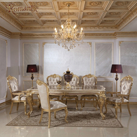 Ensemble de salle à manger de luxe au design turc élégant, table en bois sculpté doré royal avec vitrine et miroir buffet pour salon