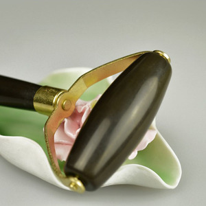 All'ingrosso <span class=keywords><strong>pietra</strong></span> naturale Guasha Set testa collo SPA massaggiatore giada massaggio del <span class=keywords><strong>viso</strong></span> rullo Black Bian <span class=keywords><strong>pietra</strong></span> rullo <span class=keywords><strong>per</strong></span> il <span class=keywords><strong>viso</strong></span> - Product Image 4