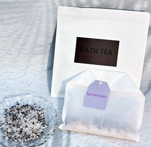 เกลืออาบน้ำหิมาลัยและบาธบอมบ์กลิ่นลาเวนเดอร์และกุหลาบจากแบรนด์ S&Soak พร้อมเทียนหอมเข้าชุดเพื่อประสบการณ์การอาบน้ำแสนสบาย - Product Image 6