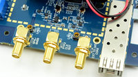 LimeSDR X3 yang mengintegrasikan tiga sistem mikro limau lss7002m transceiver, mendukung 4G, 5G dan ADPD untuk lineariation.