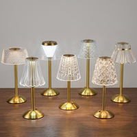 Lampe de table moderne sans fil rechargeable, intérieur/extérieur, style rétro élégant, abat-jour en cristal côtelé avec base dorée