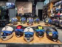 Magasin de motos Présentoir de casque de sécurité en métal Présentoir de casque de moto