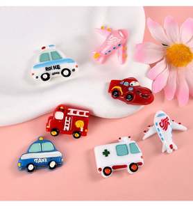 Breloques en résine pour voiture Bus scolaire <span class=keywords><strong>Avion</strong></span> Ambulance Police Car Diy Decoration for Phone Case Hair Clip - Product Image 5