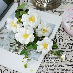 Flores artificiales Decoración de la boda Rosas de seda 7 ramas 7 cabezas <span class=keywords><strong>con</strong></span> hojas de tallo - Product Image 1