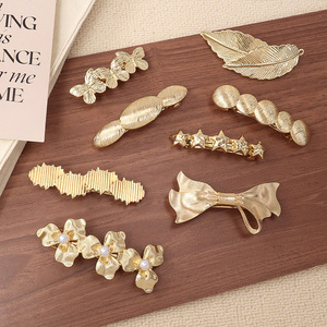 Pince à cheveux en métal de géométrie plaquée or de luxe pour femmes - Product Image 2