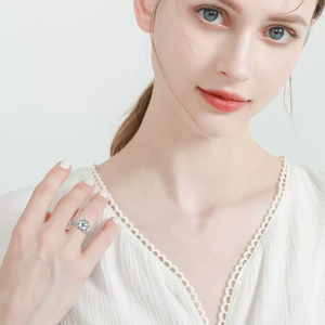 Anillo de Diamante de Corte Brillante Redondo Blanco de 1.0 Quilates, Plata de Ley 925 de Alta Calidad Personalizada, Joyería Premium de Marca CD Unisex - Product Image 3