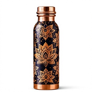 Botella de Agua de Cobre con Patrón de Mandala de Loto Negro y Tapa con Diseño Floral Dorado - Product Image 1