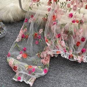 Camicetta da donna Casual estiva <span class=keywords><strong>monospalla</strong></span> floreale ricamata in Mesh <span class=keywords><strong>camicia</strong></span> a maniche corte a sbuffo lunga in pizzo lungo ampia a maniche lunghe - Product Image 4