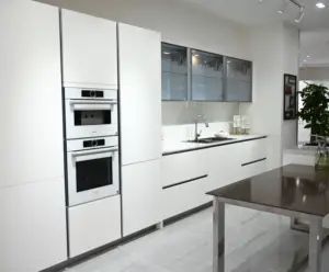 白色厨柜现代设计