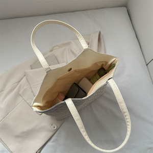 <span class=keywords><strong>Sac</strong></span> fourre-tout en nylon rétro de grande capacité pour femmes styliste avec fermeture <span class=keywords><strong>à</strong></span> glissière motif géométrique perle directe d'usine - Product Image 6