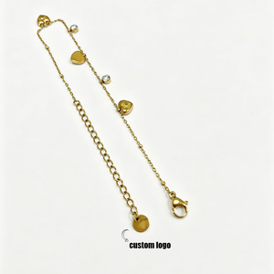 Bracelet à breloques CAIOOCHE avec disque cœur gravé et breloques zirconium serties, en acier inoxydable plaqué or 18 carats, anti-ternissement - Product Image 2