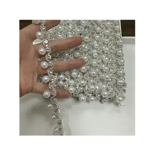 Motivo di cristallo di 10 metri con strass con perline e toppe di strass cuciono su matrimonio