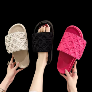   Chaussons en peluche haut de gamme, chaussures élégantes, sandales à plateforme de qualité supérieure, mules de luxe de créateur, chaussons plats pour femmes - Product Image 2