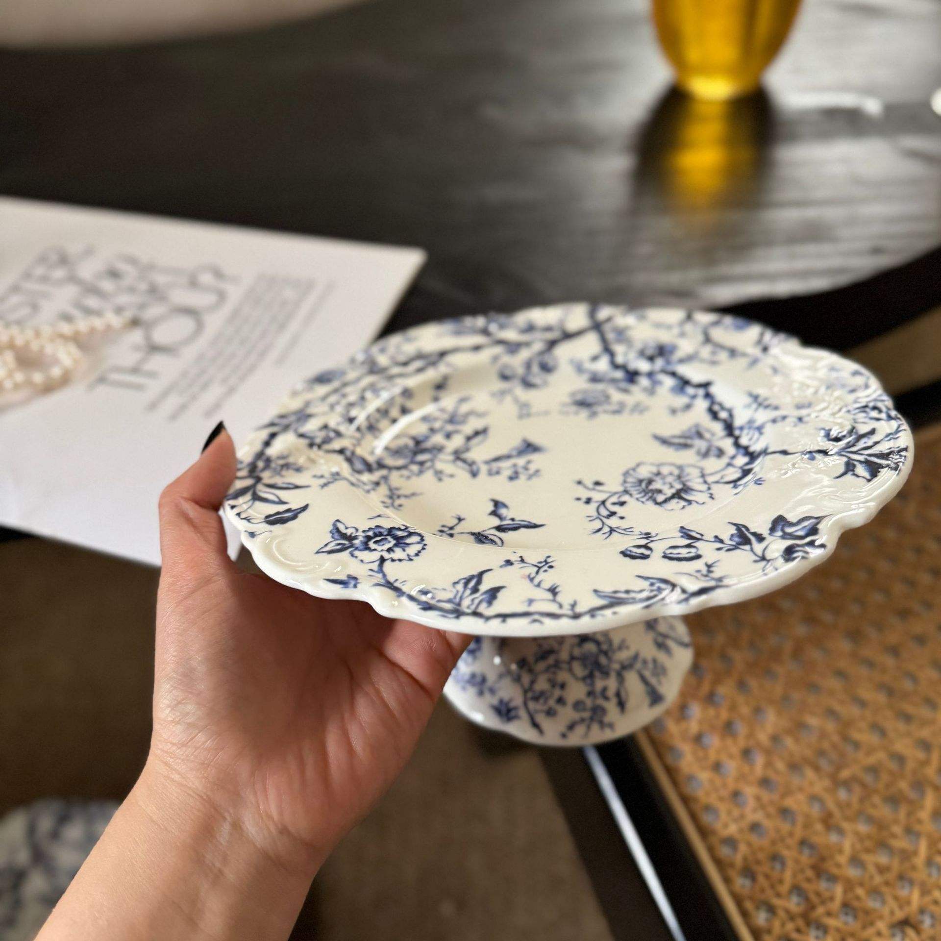 Lace blue and white 10-inch high-legged round disc