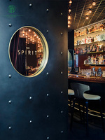 Comptoir de bar de luxe, casier à vin, banquette en velours, mobilier commercial pour boîte de nuit, inspiration de décoration pour salon VIP
