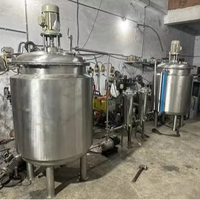 Cuve de mélange de liquides en acier inoxydable 500L avec système de chauffage et agitateur vertical SUS304, moteur AC 380V 4kW