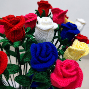 Bouquet di Rose Artificiali all'Uncinetto Fatto a Mano, Regalo per San Valentino, Decorazione per Matrimoni, Rosa Romantica Pronta - Product Image 3