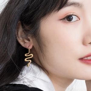 Nouvelle Arrivée plaqué Or <span class=keywords><strong>Serpent</strong></span> Oreille <span class=keywords><strong>Crochet</strong></span> 925 Boucles d'oreilles <span class=keywords><strong>en</strong></span> Argent Sterling Pour Les Femmes - Product Image 3