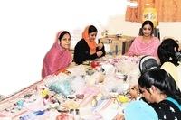 Pendientes de aro de joyería bohemios personalizados para niños, tela de rafia de 18 quilates, chapado en oro satinado, colgante largo, regalo de aniversario de la India - Product Image 6