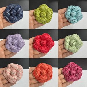 Vente chaude 6.6cm À La Mode Petit Parfum Style Grossier Tweed Épingle À Cheveux Camélia Fleur Broche Haut De Gamme Alliage Broche Enfants Plaqué - Product Image 1