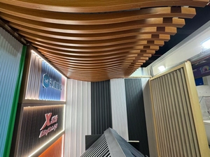 Plafond en alliage d'aluminium de forme carrée incurvée moderne pour plafond, série de déflecteurs en métal <span class=keywords><strong>imitation</strong></span> grain de bois - Product Image 5