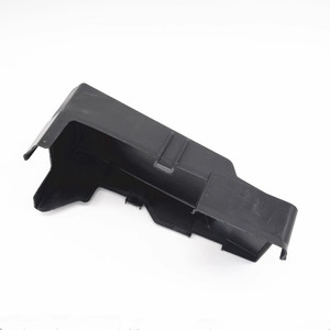 Cubierta de la Caja de Fusibles del Mazda 6 GV2S66762, Cubierta Superior de Plástico del Compartimento del Motor - Product Image 3
