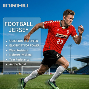 Ademend snel drogend polyester voetbaltenue op maat bedrukt met sublimatieprint voor heren team training - Product Image 1
