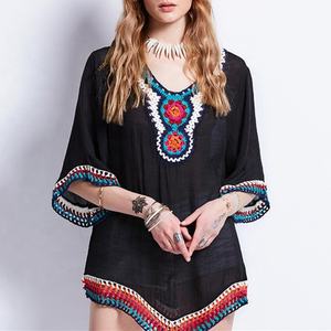 Chemisier blanc pour femme avec broderie florale, manches évasées, haut smocké, chemise en crochet à ourlet irrégulier, hauts d'été STb-0823 - Product Image 2