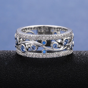 Anello Geometrico Traforato per Donne, Stile Bicolore, Elegante Accessorio da Dito per Feste e Matrimoni, Idea Regalo - Product Image 2