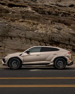 ชุดแต่งคาร์บอนไฟเบอร์สไตล์ ZNDR KH สำหรับ URUS รุ่นอัพเกรด ประกอบด้วยลิ้นหน้า สเกิร์ตข้าง ดิฟฟิวเซอร์ สปอยเลอร์ ซุ้มล้อ ฝากระโปรง และกันชน - Product Image 3