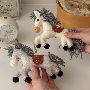 Sac à main suspendu en feutre de <span class=keywords><strong>laine</strong></span> fait main en Chine, motif cheval, mignon, style poupée, porte-clés, ornements, 31 cm-50 cm, sans rembourrage - Product Image 2