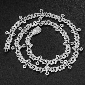 Collar de Cadena con Eslabones Infinitos y Cruz de Dos Tonos en Plata y Negro con Circonitas, Estilo Hip Hop Rap, Personalizado y Vintage para Hombre - Product Image 2