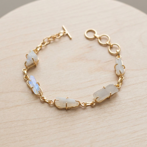 กำไลข้อมือทองเหลืองวินเทจประดับหินธรรมชาติแบบปรับได้ - Product Image 1