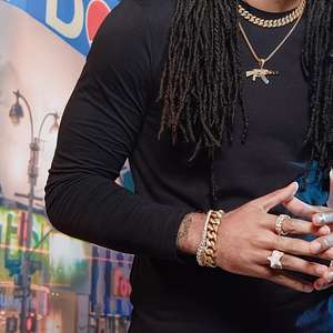 Collar con Colgante de Rifle AK47 Personalizado para Hombre, Chapado en Oro de 18K, Estilo Punk HIP HOP, Caja con Circonitas, Cuerda, Diseño Único y Personalizado - Product Image 3