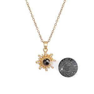 <span class=keywords><strong>Collana</strong></span> Placcata Oro 14k <span class=keywords><strong>con</strong></span> Ciondolo Portafoto a <span class=keywords><strong>Proiezione</strong></span> Personalizzato Delicato Design a Fiocco di Neve per Ragazze <span class=keywords><strong>con</strong></span> Catena a Maglie Regalo di Natale - Product Image 6