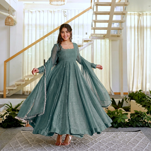 Elegante Traje Anarkali Verde Largo hasta el Suelo con Bordado para Mujer, Ropa Tradicional India y Pakistaní para Bodas, Ajuste Holgado, Seda Salsa de Secado Rápido - Product Image 1