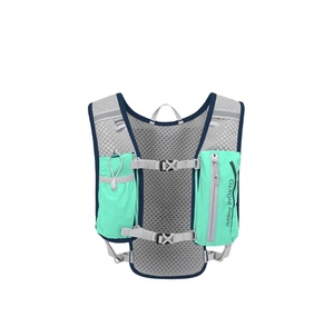 Sac à dos léger lBake pour la randonnée, la course à pied et le vélo avec sac d'hydratation isolé de 2,5 L, échantillon gratuit - Product Image 1