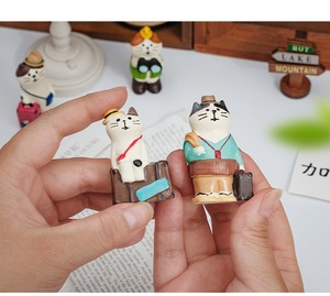 2025 nueva resina creativa Zakka simulación turista gato novedad recuerdo viaje mundo gato figuras juguete animales lindos adornos - Product Image 2