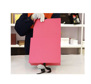 Boîte d'emballage rigide <span class=keywords><strong>en</strong></span> carton noir avec couvercle et base pour cosmétiques, chocolats, vins, gâteaux de lune, soins de la peau, avec logo personnalisé et boîte cadeau garnie de papier déchiqueté - Product Image 4