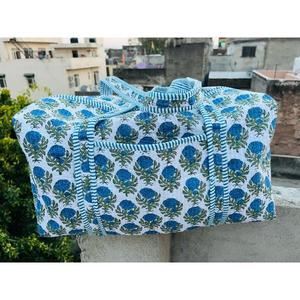 Couvre-lit classique en coton Kantha avec composition traditionnelle à motifs imprimés et tissu à tombé fluide pour un confort quotidien - Product Image 6
