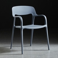 Chaise de salle à manger en plastique de style minimaliste italien/nordique avec accoudoirs épaissis pour adultes, pour la maison et les restaurants