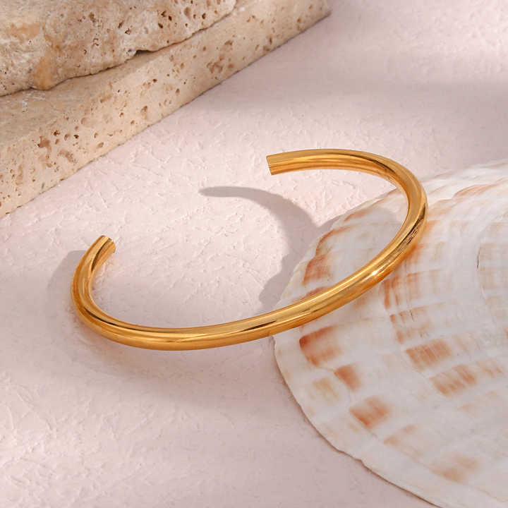 Bracciale Donna Aperto Placcato Oro 18kt – Modello Martellato Sottile E Minimalista (Taglia L/Regolabile)