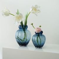 Vase de bourgeon de fleur en verre vert moderne fait à la main avec bord orange petit et délicat pour décoration de table ou de chambre à coucher ornements de maison