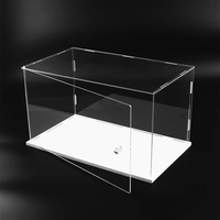 Vitrine en acrylique transparent Keli avec support de boîte de présentation de porte avec vitrine de protection anti-poussière à base blanche pour objets de collection