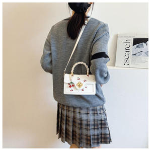 Sac à bandoulière pour femme imprimé cerises, style carré tendance, sac à main artistique et à la mode - Product Image 2