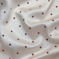 Tissu en polyester 100 % à pois rouges, personnalisable, faible MOQ, imprimé numériquement, idéal pour la confection de robes et de chemisiers
