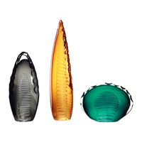 Objet d'art moderne de luxe en verre ambré soufflé à la main, sculpture abstraite en forme de pointe de lance, pièce maîtresse pour la décoration de villa Wabi Sabi