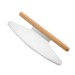 En stock: Cortador de pizza ecológico de acero inoxidable de 16 pulgadas con mango de madera, 420G, y funda protectora para masa y pasteles. - Product Image 3