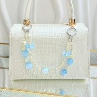 Breloque de téléphone perlée fleur bleue, cordon de poignet double couche pour téléphone, perles imitation nacre, porte-clés fait main, pendentif de sac, décoration