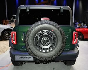 2026 Ford Bronco AWD middelgrote benzineauto. 2024 Ford Bronco versnellingsbak luxe off-road SUV JAC Ford Bronco te koop - Product Image 5